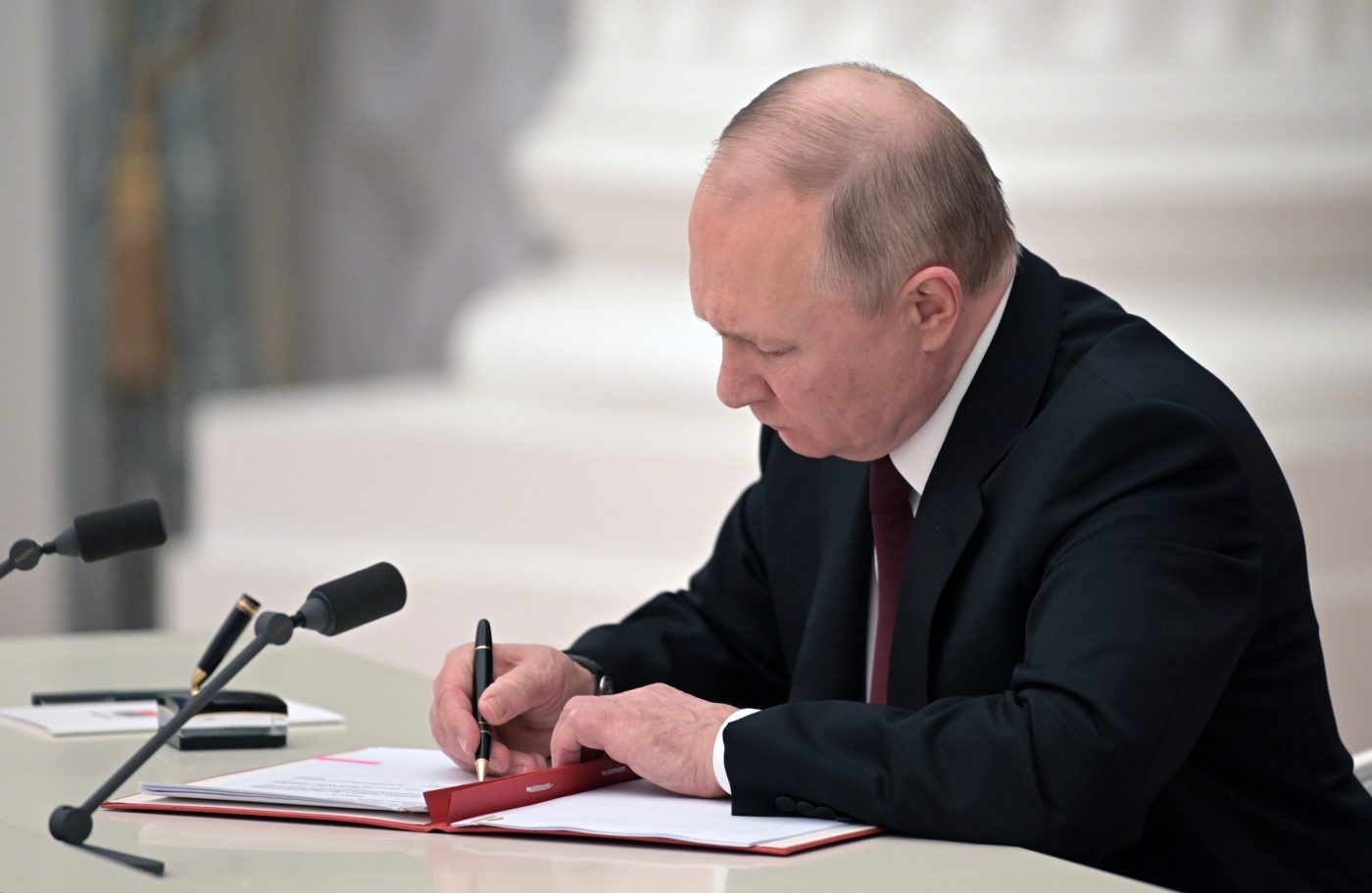 A început războiul! Vladimir Putin a dat ordinul de atac: invazie asupra Ucrainei! S-au auzit explozii azi-noapte lângă Kiev, la Lvov și Mariupol | VIDEO