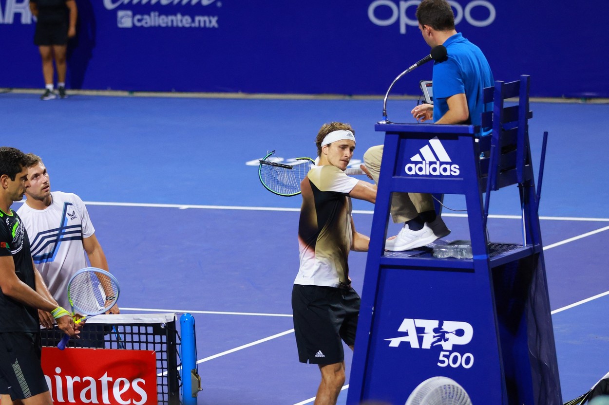 Alexander Zverev și-a cerut iertare, dar tot a fost ars la buzunare! Amendă maximă pentru neamț după ce a dat cu racheta de scaunul arbitrului până a făcut-o țăndări