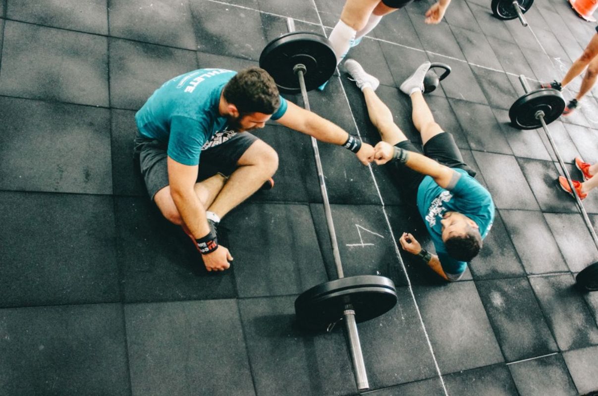 Antrenor personal versus online training