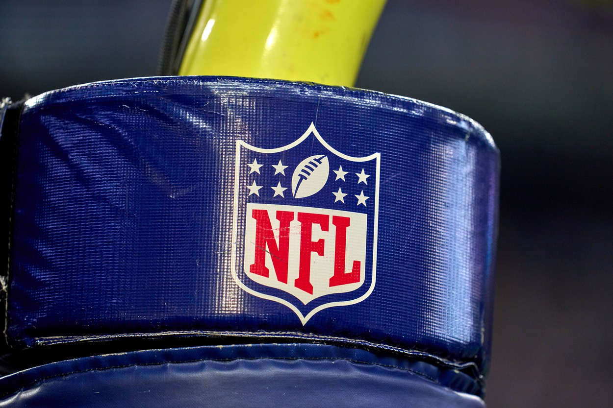 Fostul star din NFL a fost arestat pentru că a agresat o femeie: a lovit-o cu piciorul în față și a încercat să o stranguleze!