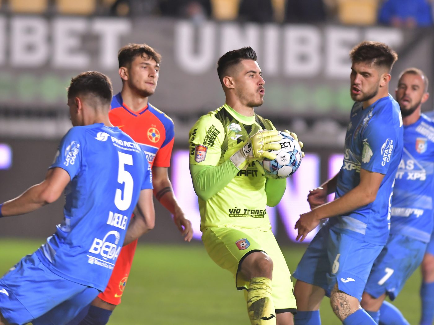 FCSB – Chindia Târgoviște, ora 19.55, Live Video Online în etapa 26 din Liga 1. Malcom Edjouma, titularizat de Toni Petrea! Claudiu Keșeru a revenit pe bancă! Echipele de start