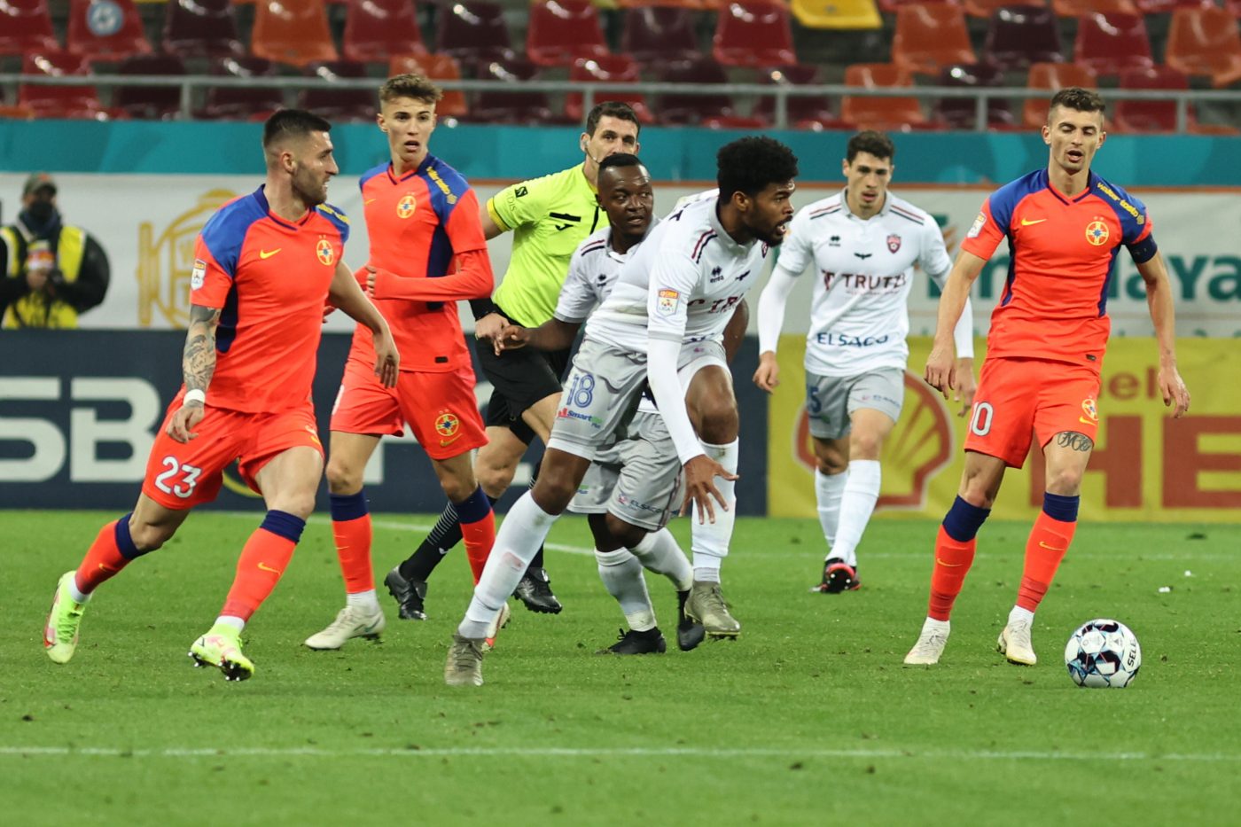 Oficialul echipei FC U Craiova critică ultimul transfer făcut de către FCSB: „Nu poți compara!”. Ce jucător al oltenilor este peste Malcom Edjouma