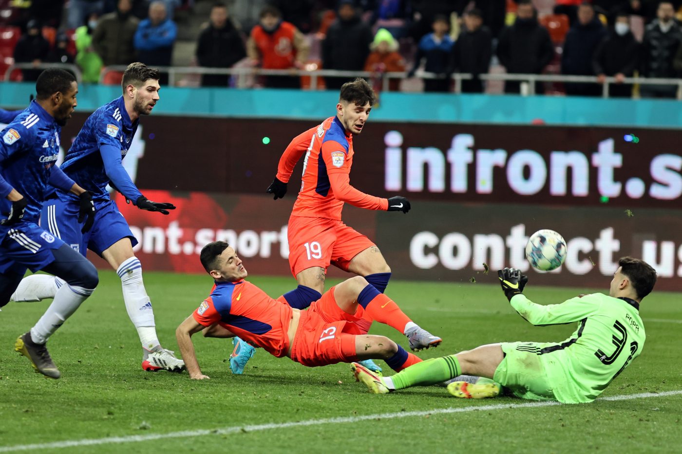 Ianis Stoica este comparat cu un jucător emblematic de la FCSB. „Cred că la finalizare va ajunge mai bun decât el!”