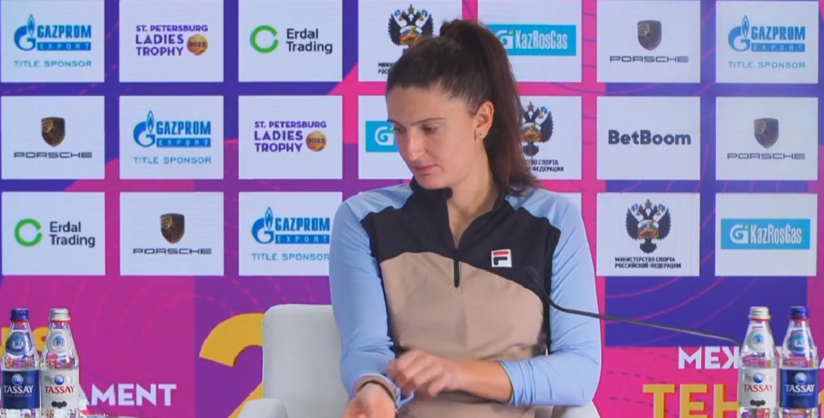 Irina Begu a dezvăluit ce i-a lipsit pentru a câștiga semifinala dramatică de la Sankt Petersburg cu Maria Sakkari: „Asta s-a întâmplat în setul decisiv!” Reacție plină de modestie a româncei | VIDEO