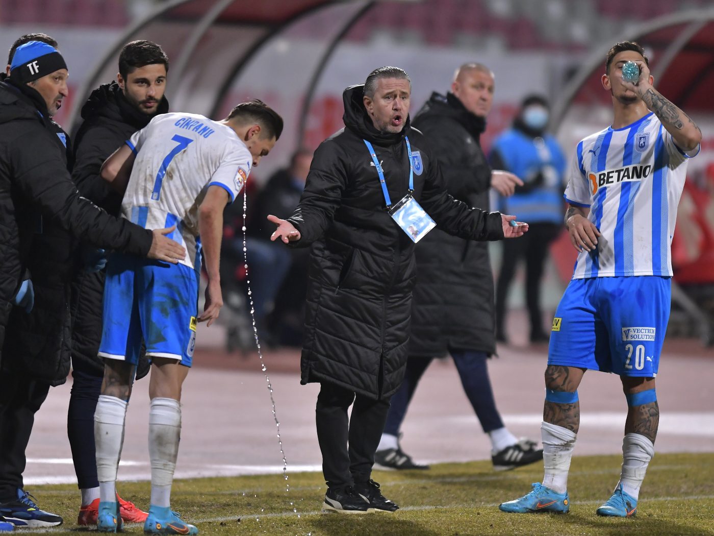 Laurențiu Reghecampf, nemulțumit după victoria clară cu Dinamo. „Au tratat anumite faze superficial!” Strigă adunarea înaintea derby-ului din Bănie. „Urmează un joc foarte greu!”