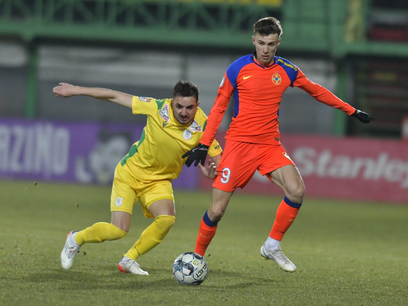 CS Mioveni – FCSB 1-0, Live Video Online. Ionuț Balaur deschide scorul cu un șut de la marginea careului, deviat de Adrian Șut!