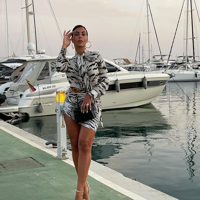Terapia șocantă la care apelează iubita lui Cristiano Ronaldo: își injectează propriul sânge în scalp! Cât o costă acest tratament controversat pe Georgina Rodriguez