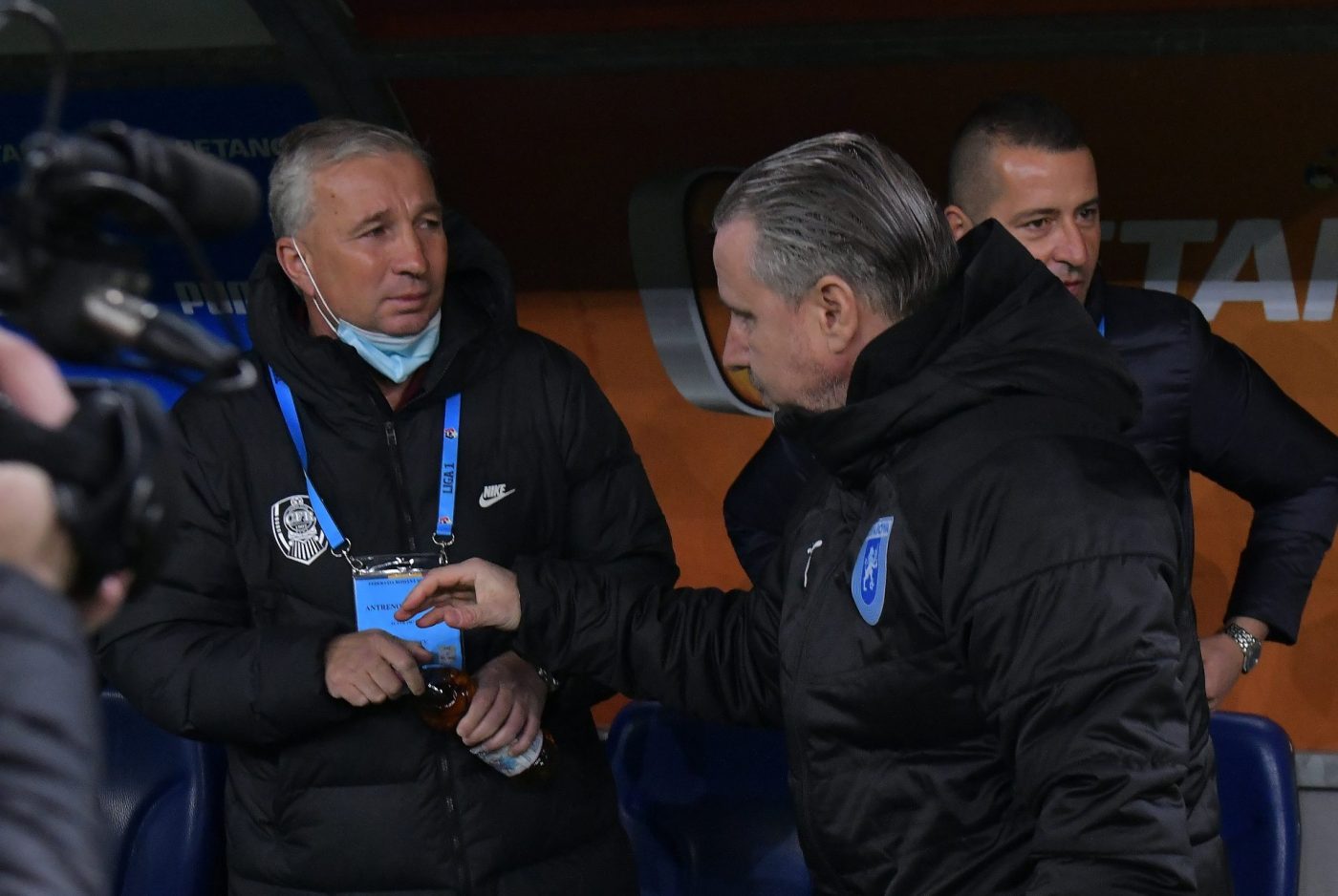 Laurențiu Reghecampf a răbufnit la adresa lui CFR Cluj: „Dan Petrescu poate să spună ce vrea! Dacă vreți le dăm și trofeul de acum”