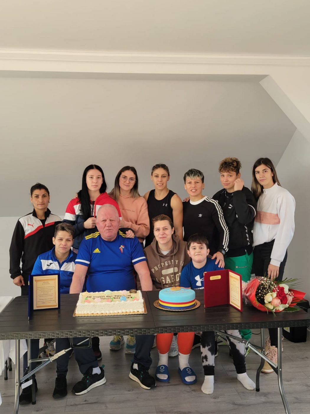Viața bate filmul! Adrian Lăcătuș, antrenorul coordonator al lotului de box feminin, visează să-și construiască o sală a lui. Dar nu oricum, ci cu bani câștigați la Loto! | EXCLUSIV