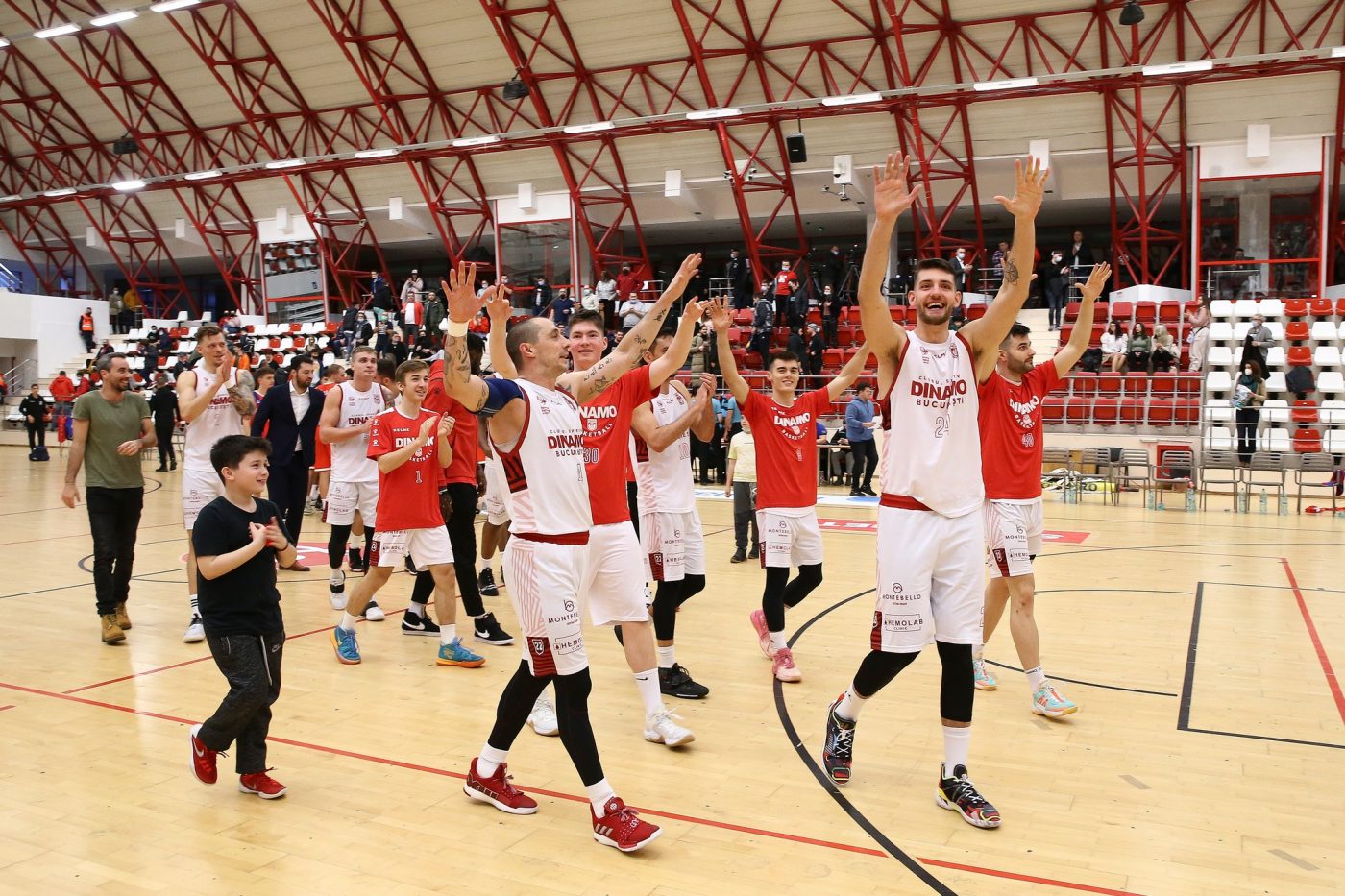 Dinamo, victorie în derby-ul cu Steaua! Clasare slabă pentru roș-albi în campionatul Ligii Naționale de baschet masculin + Unde se joacă Final Four Cupa României la baschet feminin