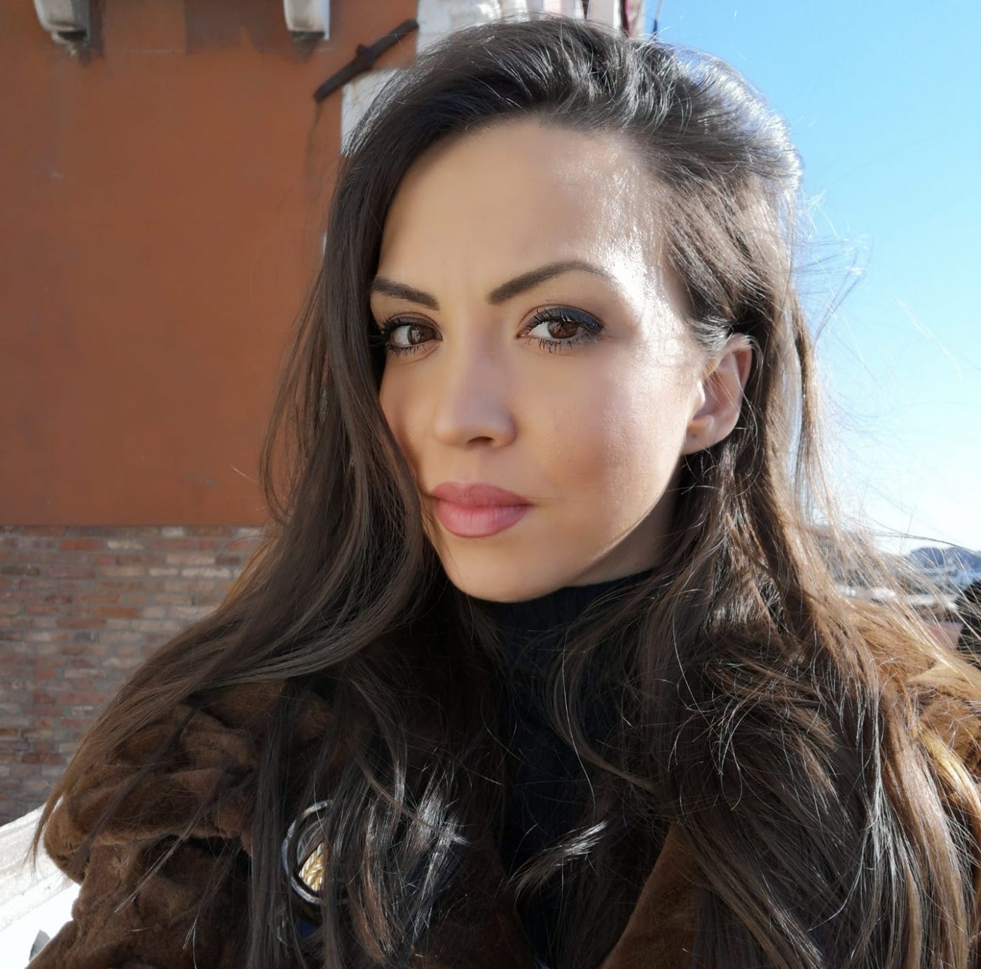 Frumoasa Eveline Păuna este noul ofițer de presă al Ministerului Tineretului și Sportului! A fost exclusă de la Miss România când avea 15 ani: „Era doar un târg de fete care plăteau defilarea pe podium cu o noapte de amor!” | GALERIE FOTO