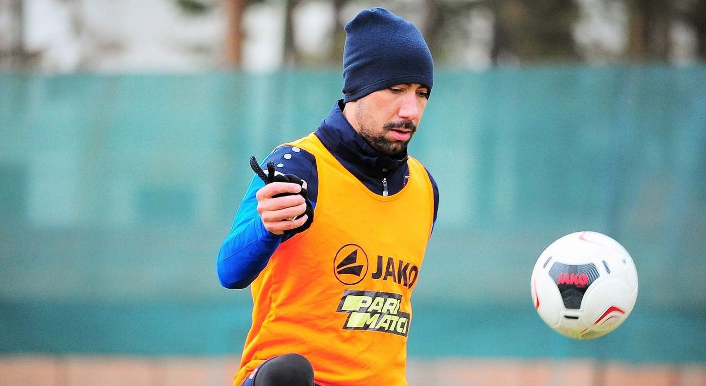 Fotbal sub amenințarea războiului. Românul care joacă în Ucraina, între avertizarea MAE de părăsire imediată a țării și dorința de a începe campionatul. „Soția îmi spune să vin acasă” | EXCLUSIV