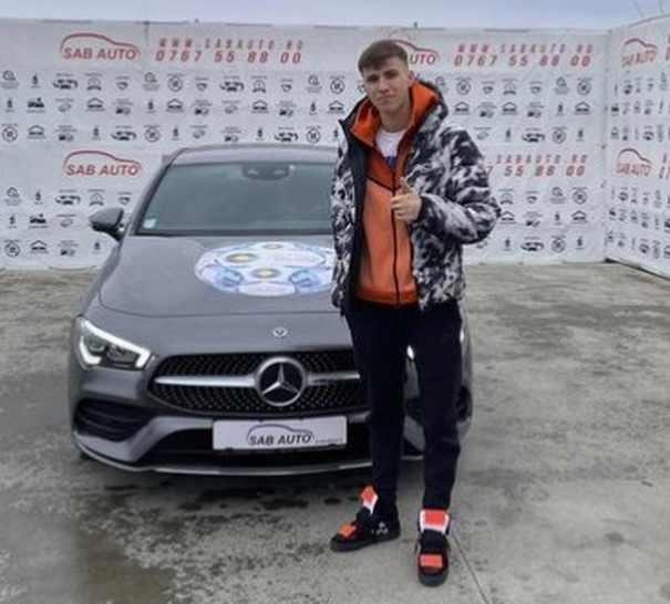Vrea să îl vândă cu 100.000.000 de euro, dar până atunci Gigi Becali bagă bani în „perla” Tavi Popescu! Miliardarul i-a luat un bolid de lux: „Nu e mașină de «pește»”. Cum arată „bijuteria” primită de fotbalist | FOTO