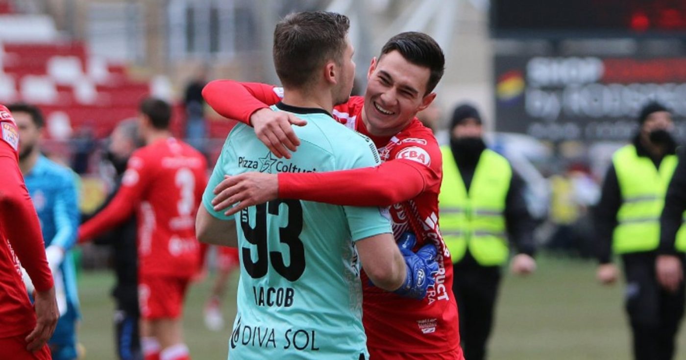 Ionuț Badea a debutat un jucător de 18 ani, la primul său meci la UTA. Cine este Alexandru Pătlăgică