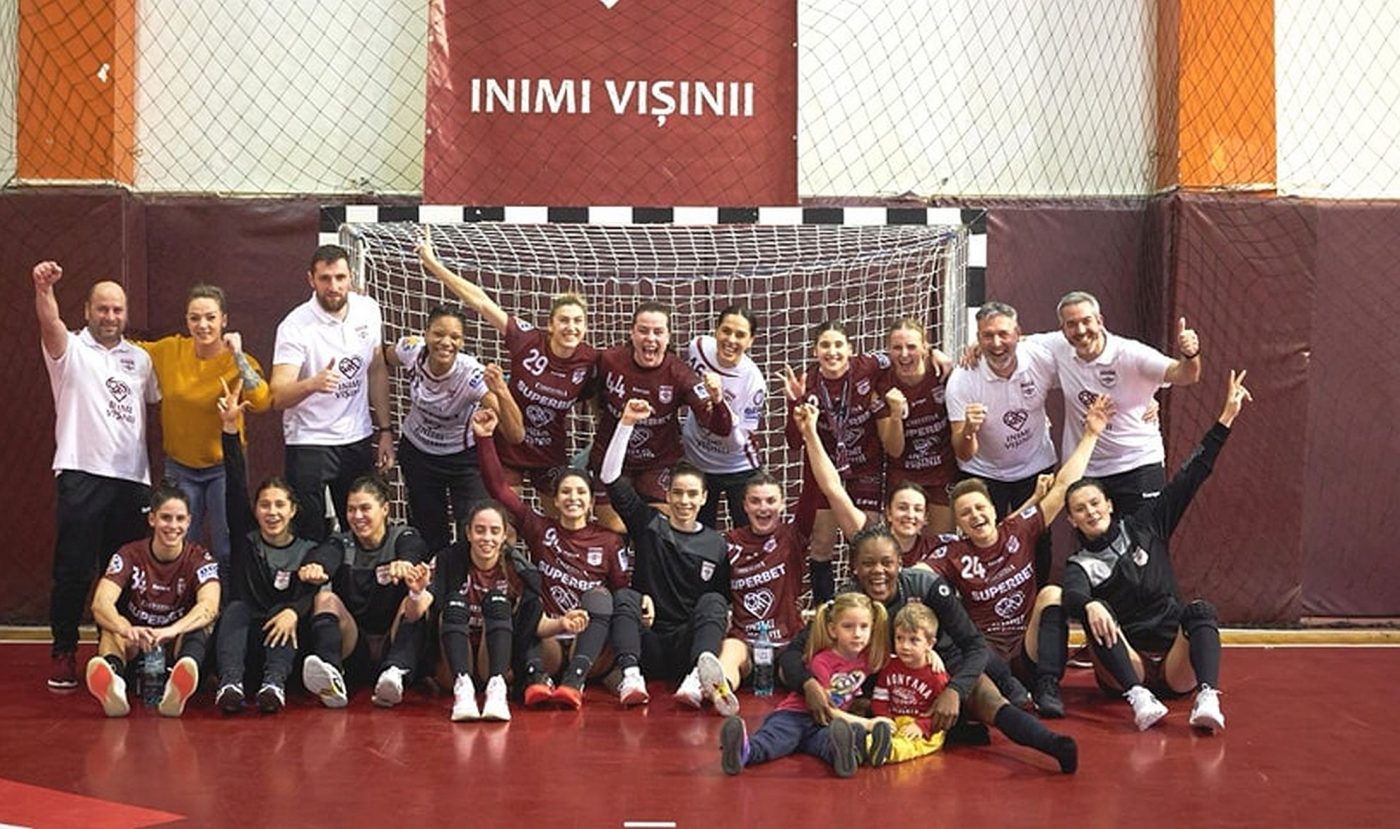 După 19 ani, Rapidul visează la titlu! Fetele din Giulești câștigă clar derby-ul cu Vâlcea, scor 33-27  și face un pas mare spre trofeu