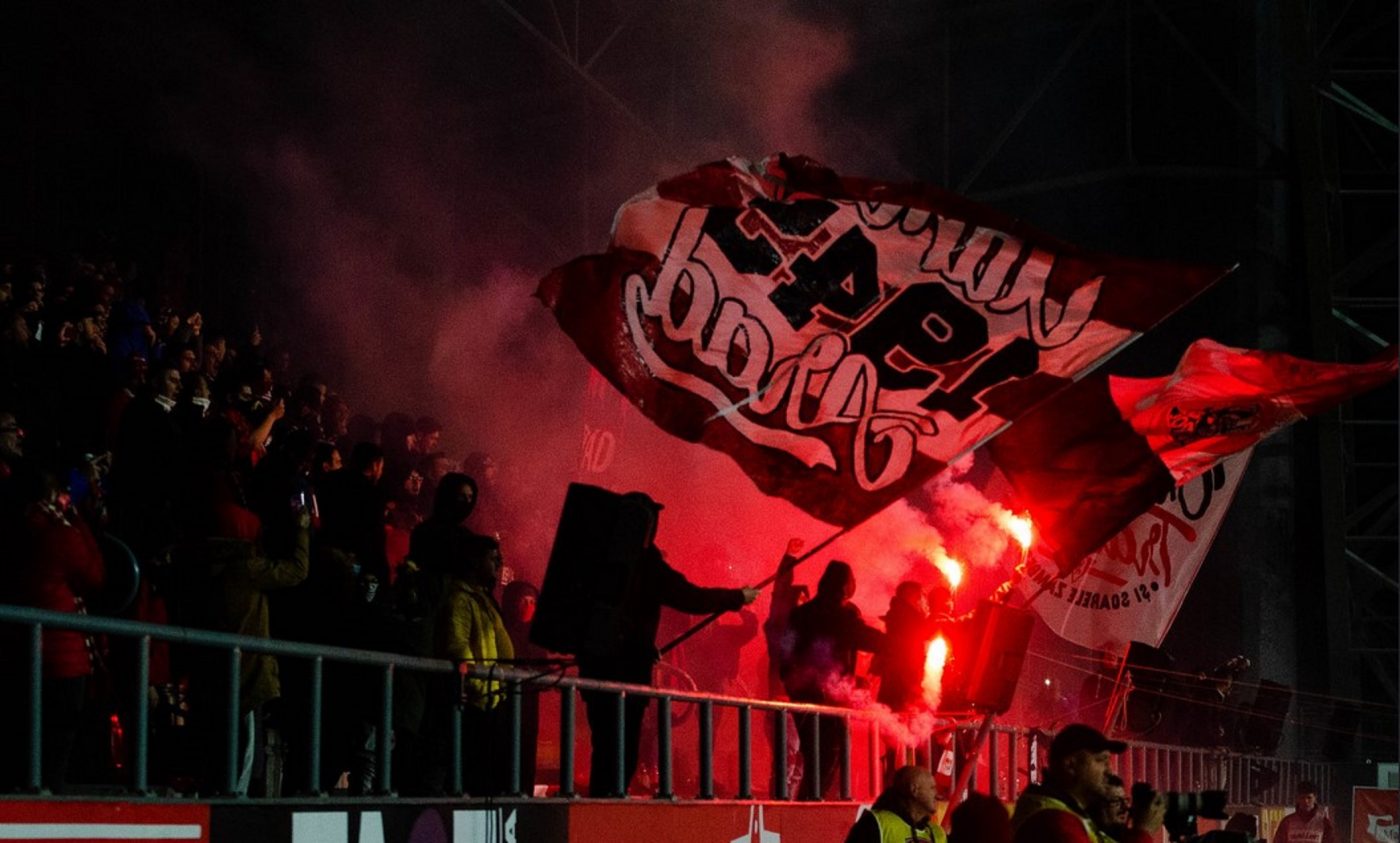 UTA – Academica Clinceni începe cu peluza goală! Galeria arădenilor protestează față de măsurile abuzive ale Jandarmeriei