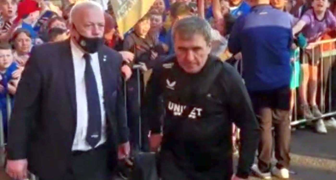Gică Hagi, moment genial pe stadionul unde fiul său e idol! Execuție fabuloasă din lovitură liberă: a fost la un pas de un gol uluitor, de la peste 30 de metri | VIDEO