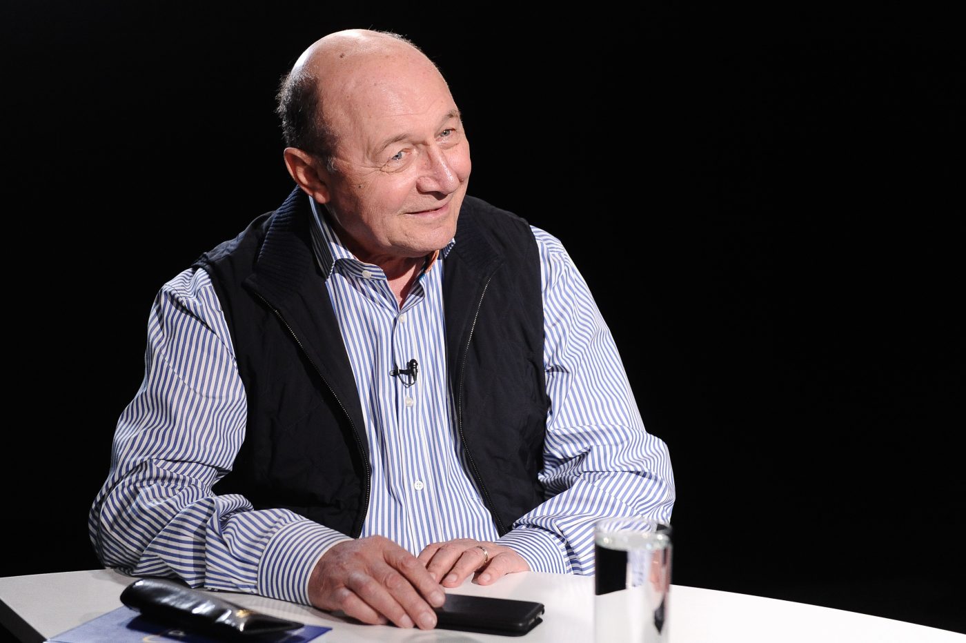 Șoc! Traian Băsescu, unul dintre cei mai mari fani ai Rapidului, a suferit un accident vascular cerebral și a fost trimis de urgență la un spital din Paris!