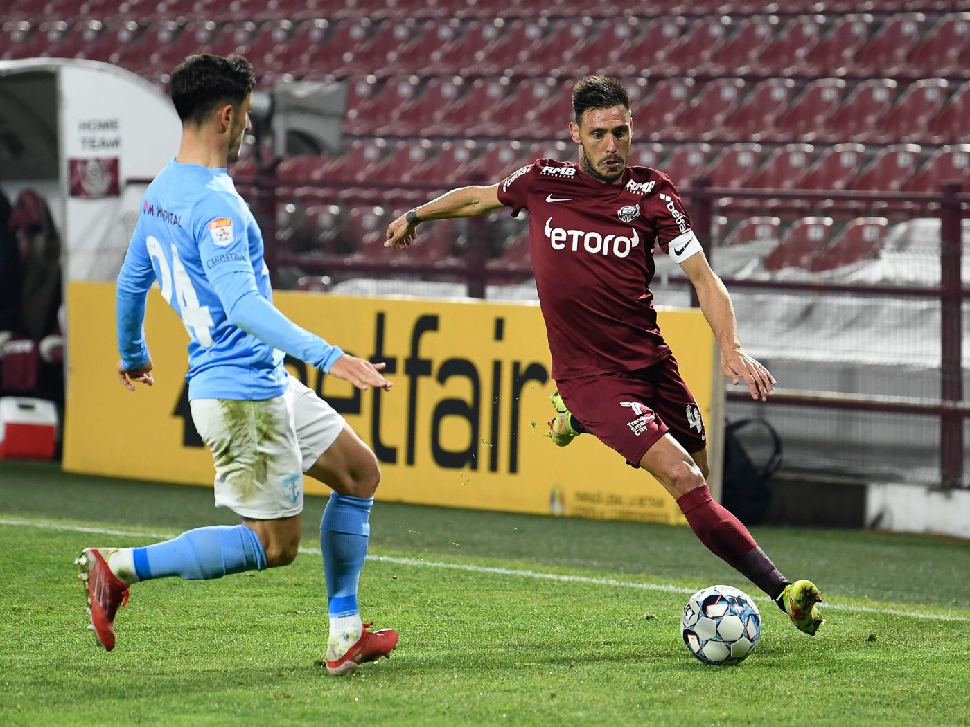 CFR Cluj ia măsuri, după ce jucătorii s-au plâns de gazon. Când va fi schimbată suprafața de joc și cât costă | EXCLUSIV