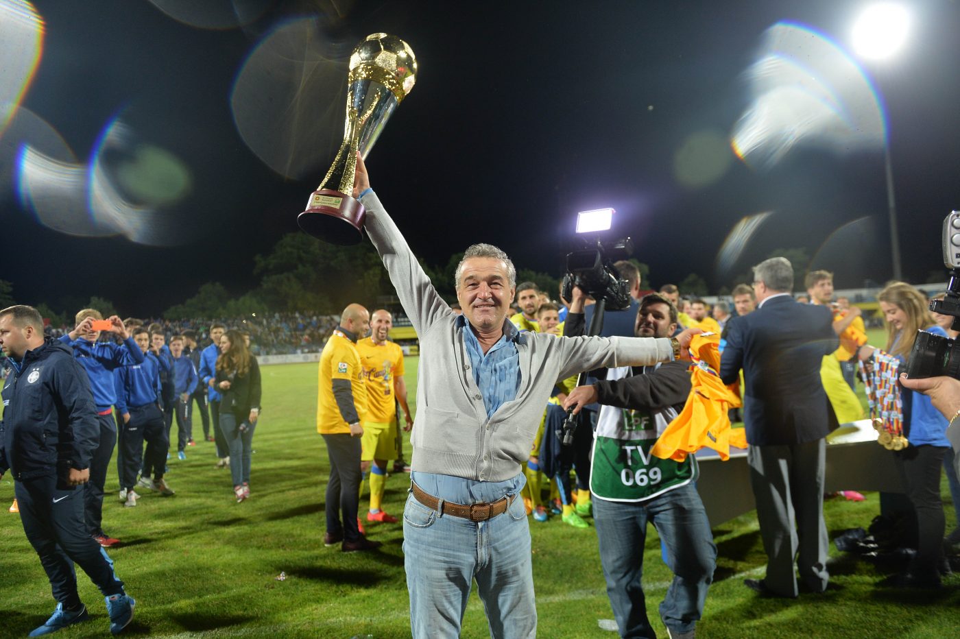 Gigi Becali e convins că poate lua titlul şi pune o presiune imensă pe fotbaliştii de la FCSB: „Dacă vrei să fii campion. Dacă nu, hai, la revedere!”