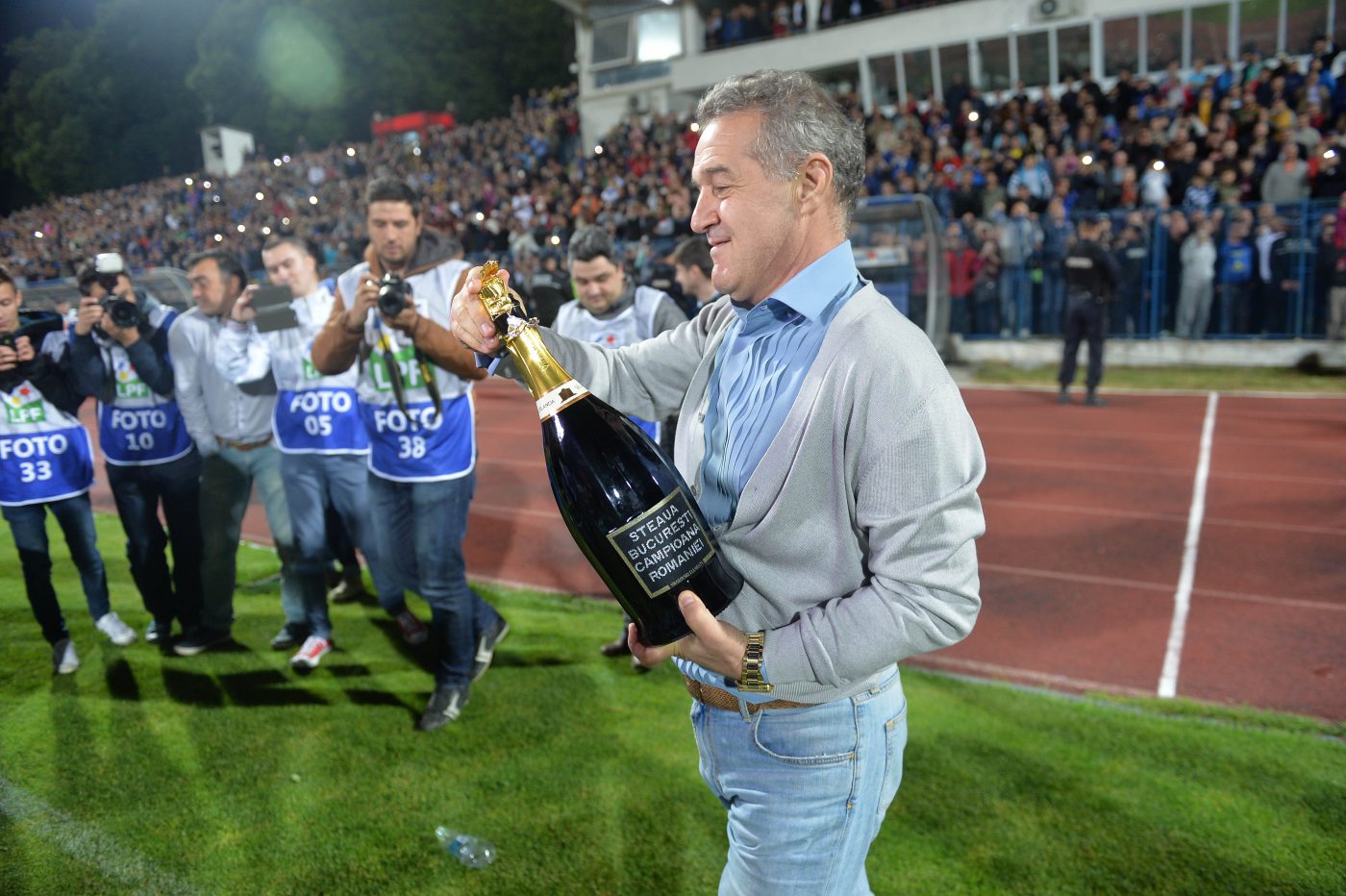 Fabulos! Gigi Becali a „deturnat” transferul fotbalistului de la Rapid: „Cu elicopterul l-am luat! Cel mai mare fundaș central”