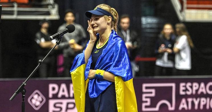 Dayana Yastremska a luat drapelul Ucrainei și a izbucnit în lacrimi după ce a învins-o pe Sorana Cîrstea la Lyon: „Vedeți? Mi-am pierdut capul!”