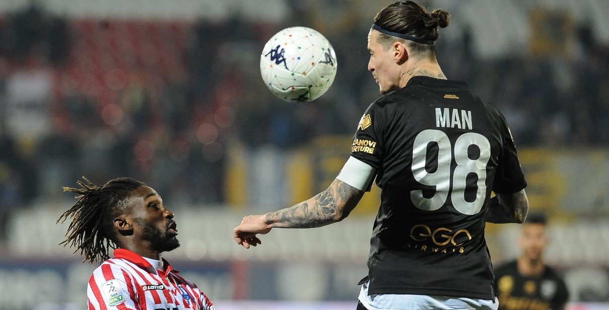 Dennis Man, căpitan în premieră la Parma! Ce notă a primit românul după victoria cu Vicenza. „Cu banderola pare mai motivat! Se sacrifică foarte mult!”