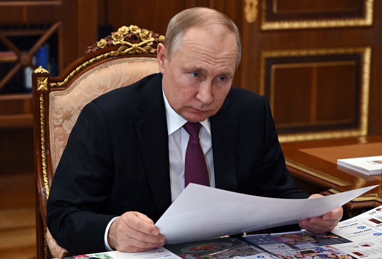 De ce scrie Vladimir Putin totul de mână, pe hârtie! Frica supremă pe care o are președintele Rusiei