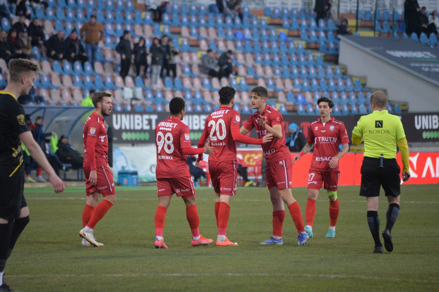 Liga 1: Se anunță război între moldoveni și olteni » FC Botoșani – „U” Craiova 1948 se joacă și la cota 2.00 »»