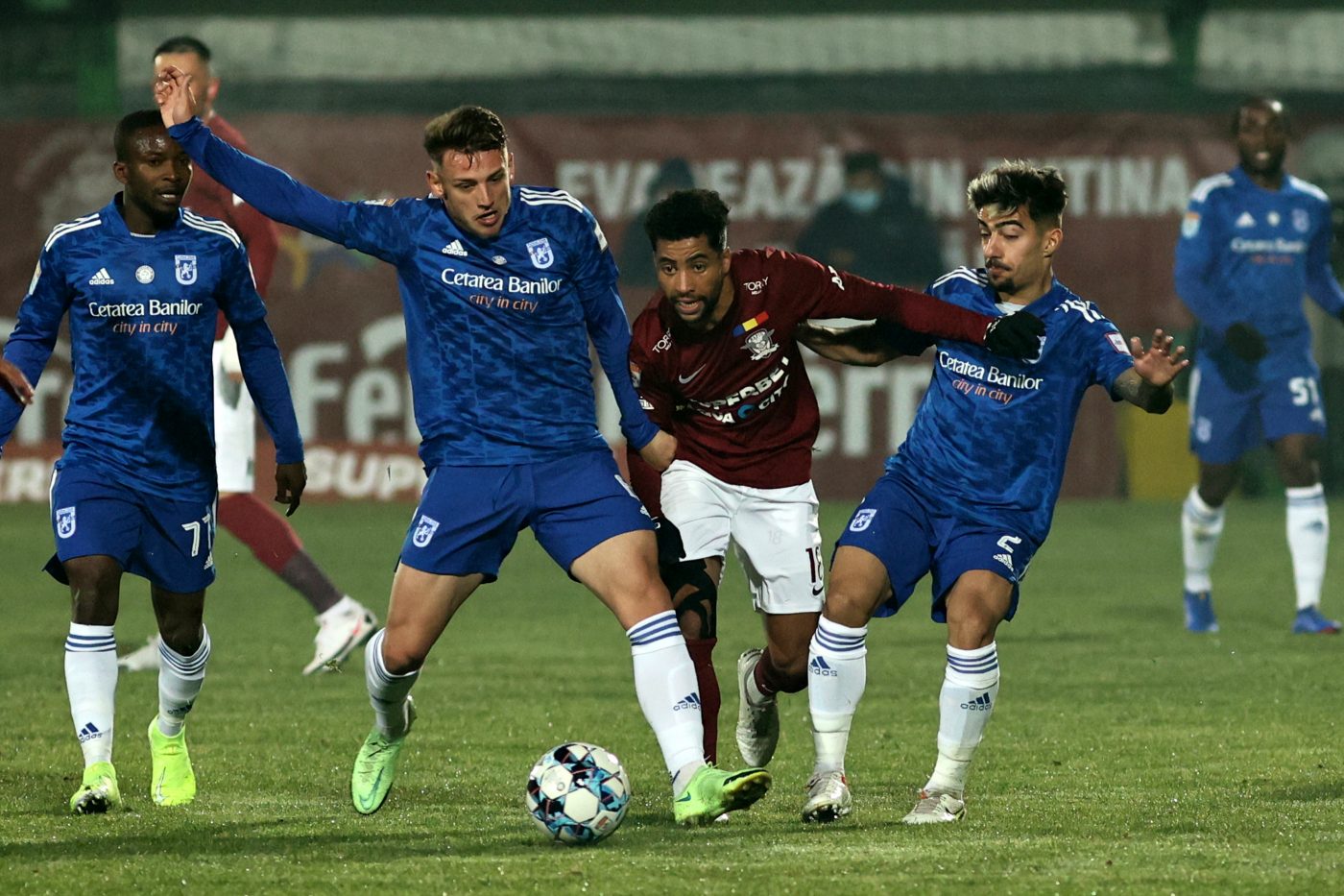 FC U Craiova 1948 – Rapid 0-0, Live Video Online în etapa 29 din Liga 1. Penalty refuzat oltenilor după ce Bălan a căzut în careul oaspeților