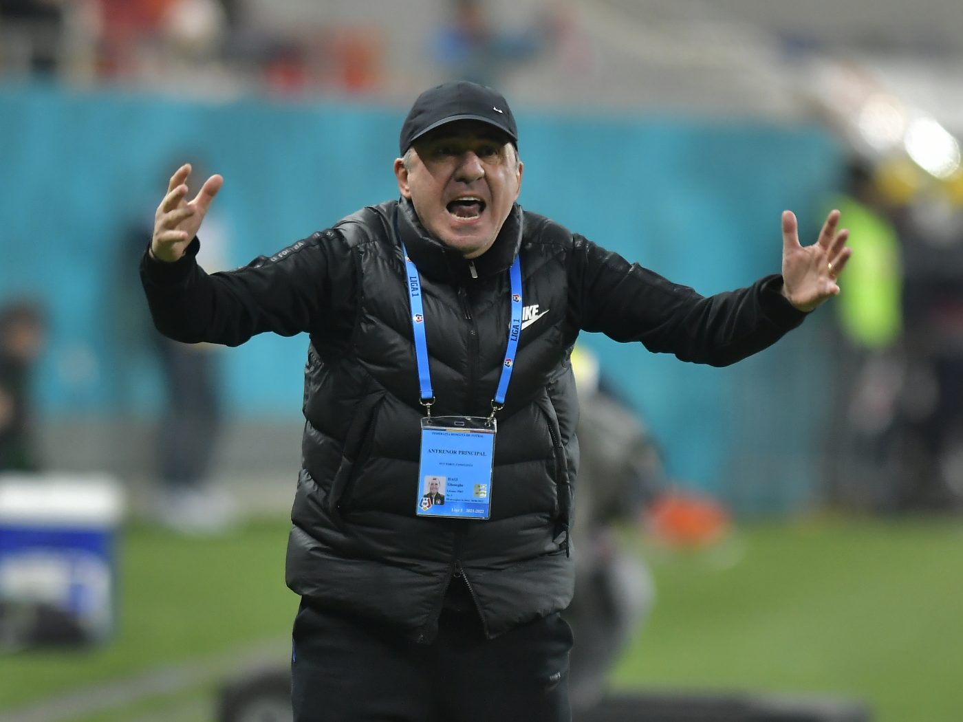 Gică Hagi dă de pământ cu arbitrul Lucian Rusandu! „E incredibil, inadmisibil! Nu am crezut că pot să văd așa ceva pe un teren de fotbal!”
