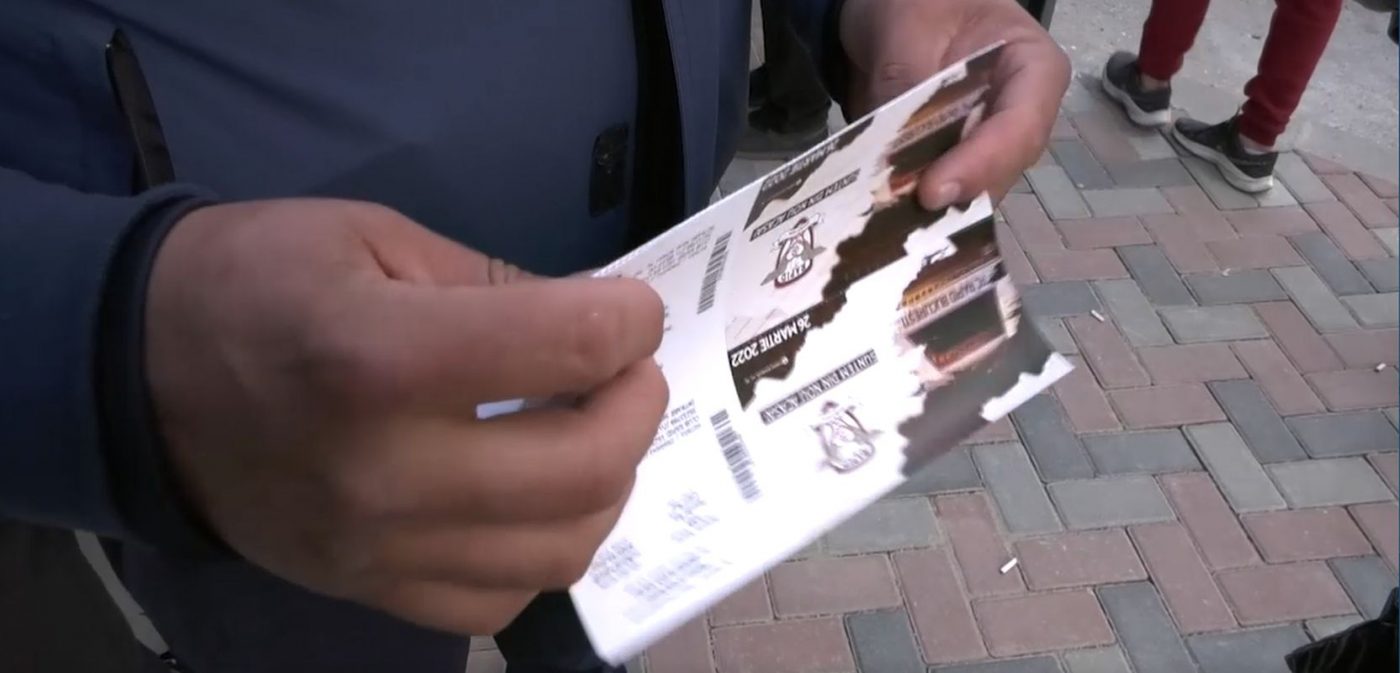 Fanii au luat cu asalt casele de bilete pentru meciul ce va inaugura stadionul Rapid! Se anunță sold-out. „Am plâns mai mult când a intrat echipa în faliment, decât atunci când a murit mama” | VIDEO