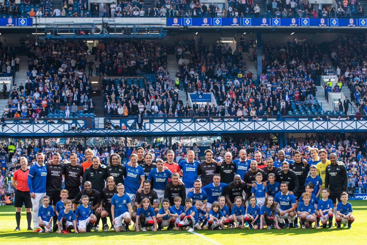 Ce spun scoțienii după show-ul lui Gică Hagi din meciul ce a marcat 150 de ani de existență a clubului Glasgow Rangers: „Îți dai seama de unde provine talentul lui Ianis”