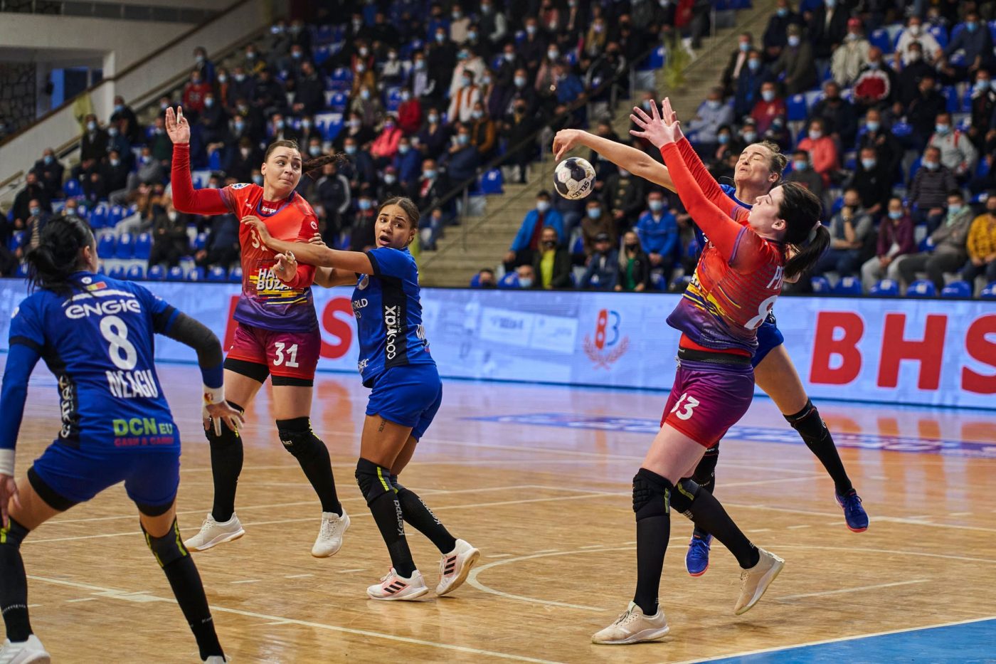 Duel bucureştean în Liga Zimbrilor şi meciuri de mare rivalitate în Cupa României la handbal feminin!