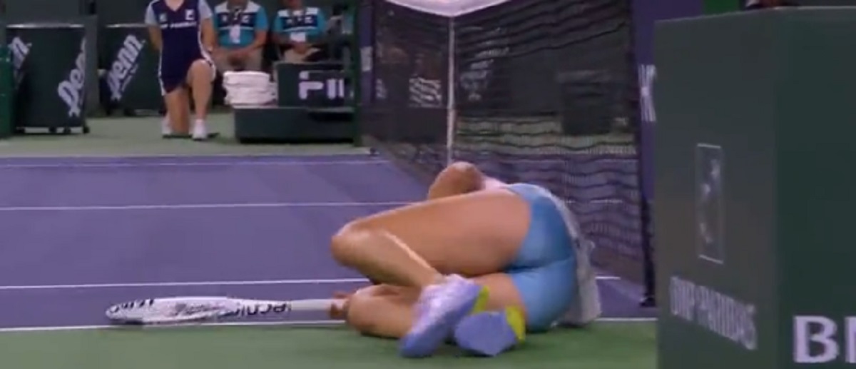 Iga Swiatek, la un pas de o accidentare horror în meciul cu Simona Halep de la Indian Wells! Cum a reacționat „Simo” când și-a văzut adversara prăbușită pe teren | VIDEO