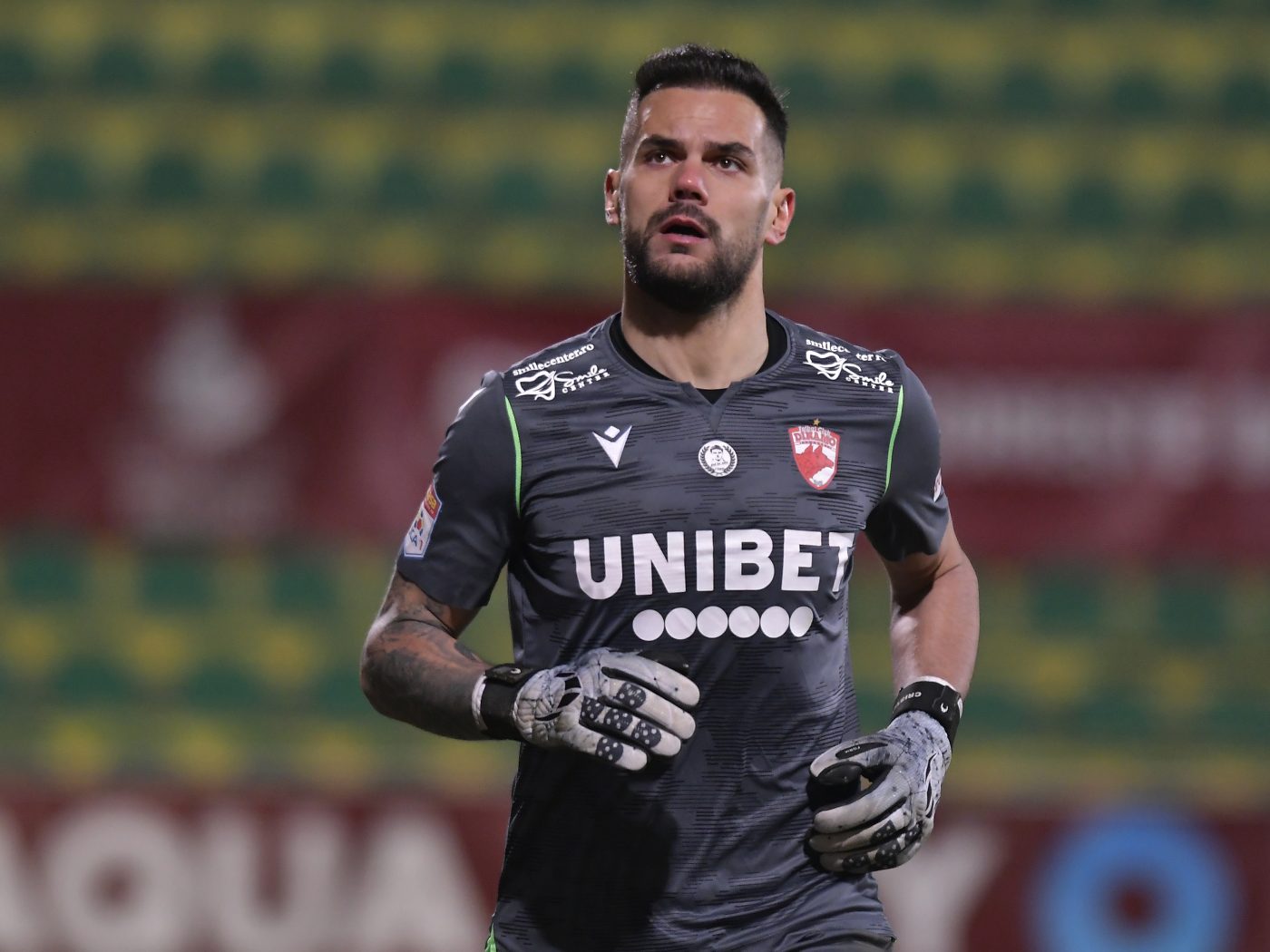Eroare de cascadorii râsului: Figueiredo, portarul pentru care Iuliu Mureșan a insistat, a îngropat-o pe Dinamo! A luat gol dintr-un șut de la 30 de metri, pe care și un junior l-ar fi apărat | VIDEO