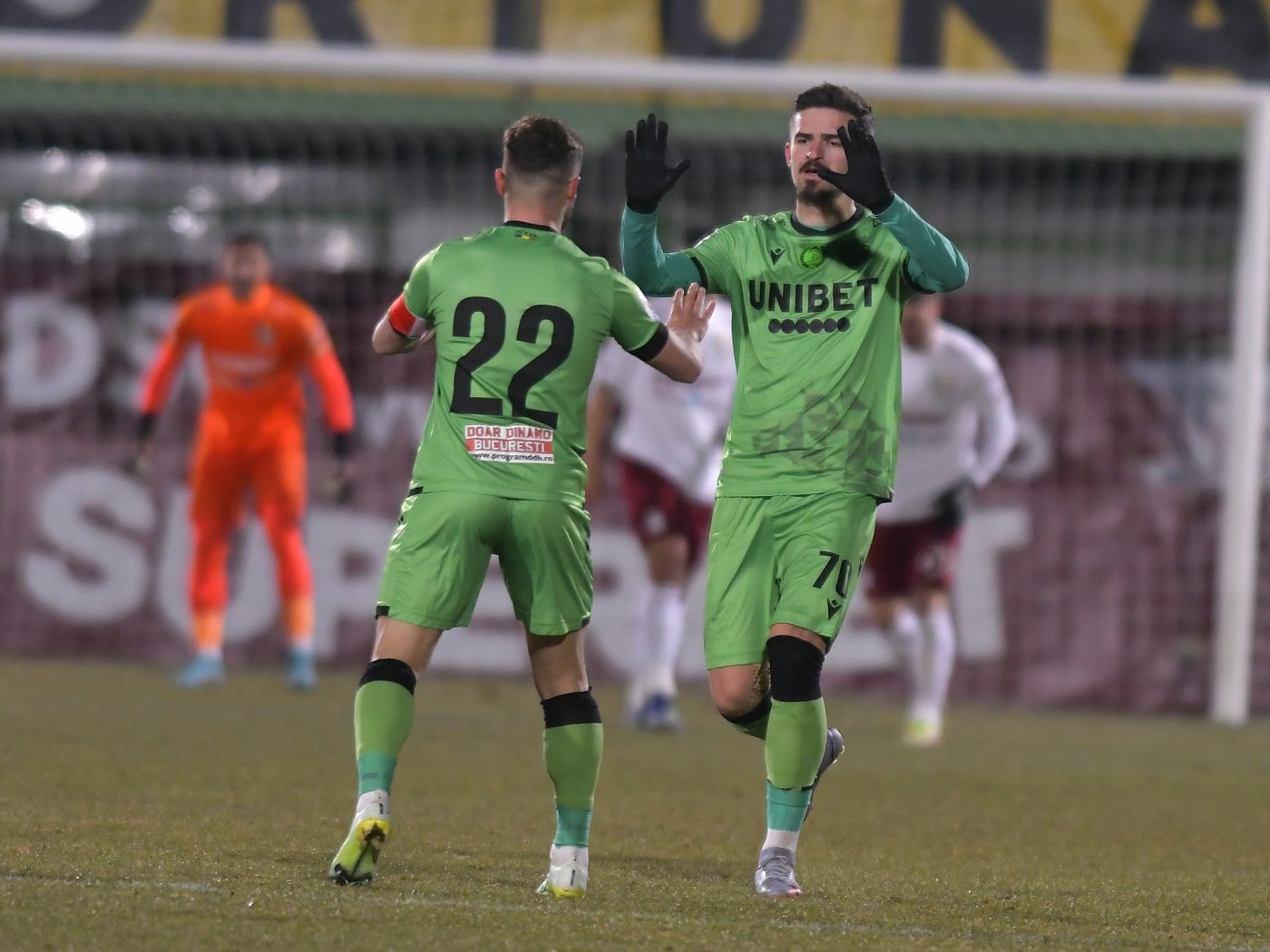 Lui Adi Mutu nu i-a venit să creadă: fotbaliștii Rapidului au fost păcăliți ca în curtea școlii de dinamoviști! Cum și-a spălat Torje păcatele cu o pasă ideală la golul lui Vlad Morar | VIDEO