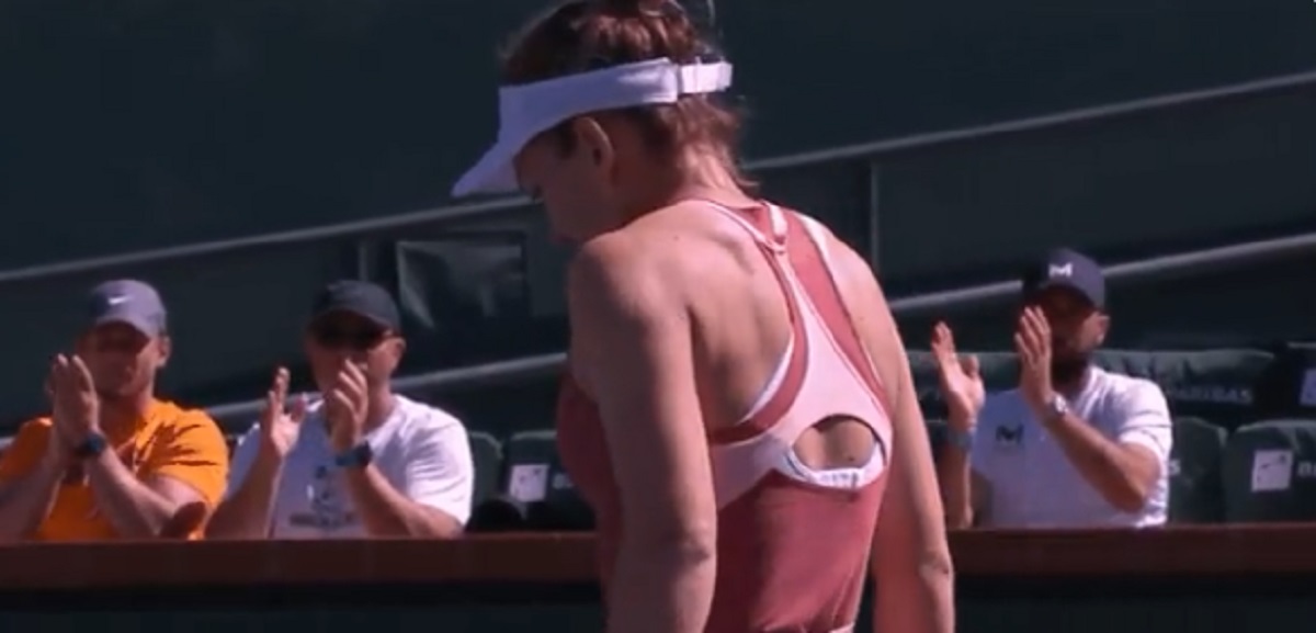 Imagini grăitoare surprinse în timpul meciului Simona Halep – Sorana Cîrstea! Antrenorul de la Academia Patrick Mouratoglou a venit cu lecția învățată în staff-ul lui Simo: cum a încurajat-o împreună cu ceilalți colaboratori | VIDEO