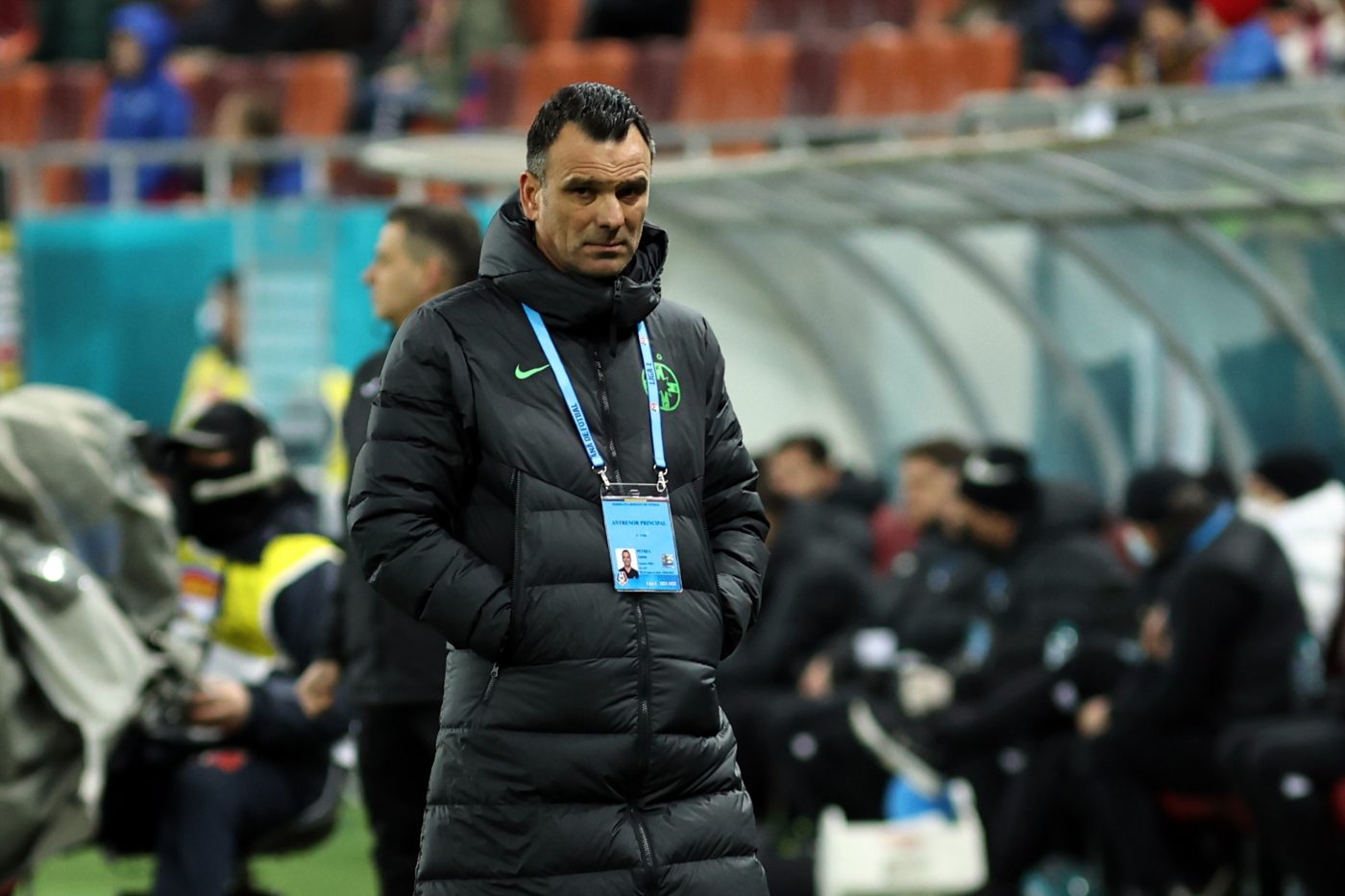 Pe cine atacă, de fapt, suporterii lui FCSB când îi cer demisia lui Toni Petrea: „Nu e ceea ce pare! Este o solicitare ironică”