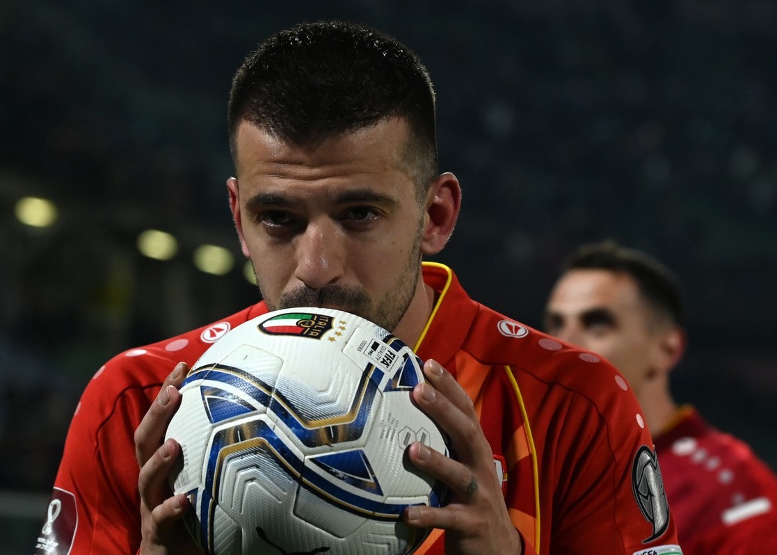Totul despre coșmarul Italiei! A jucat patru ani pe stadionul unde a dat golul carierei și a impresionat la Chelsea. Unde a ajuns să evolueze acum Aleksandar Trajkovski, starul Macedoniei de Nord | SPECIAL