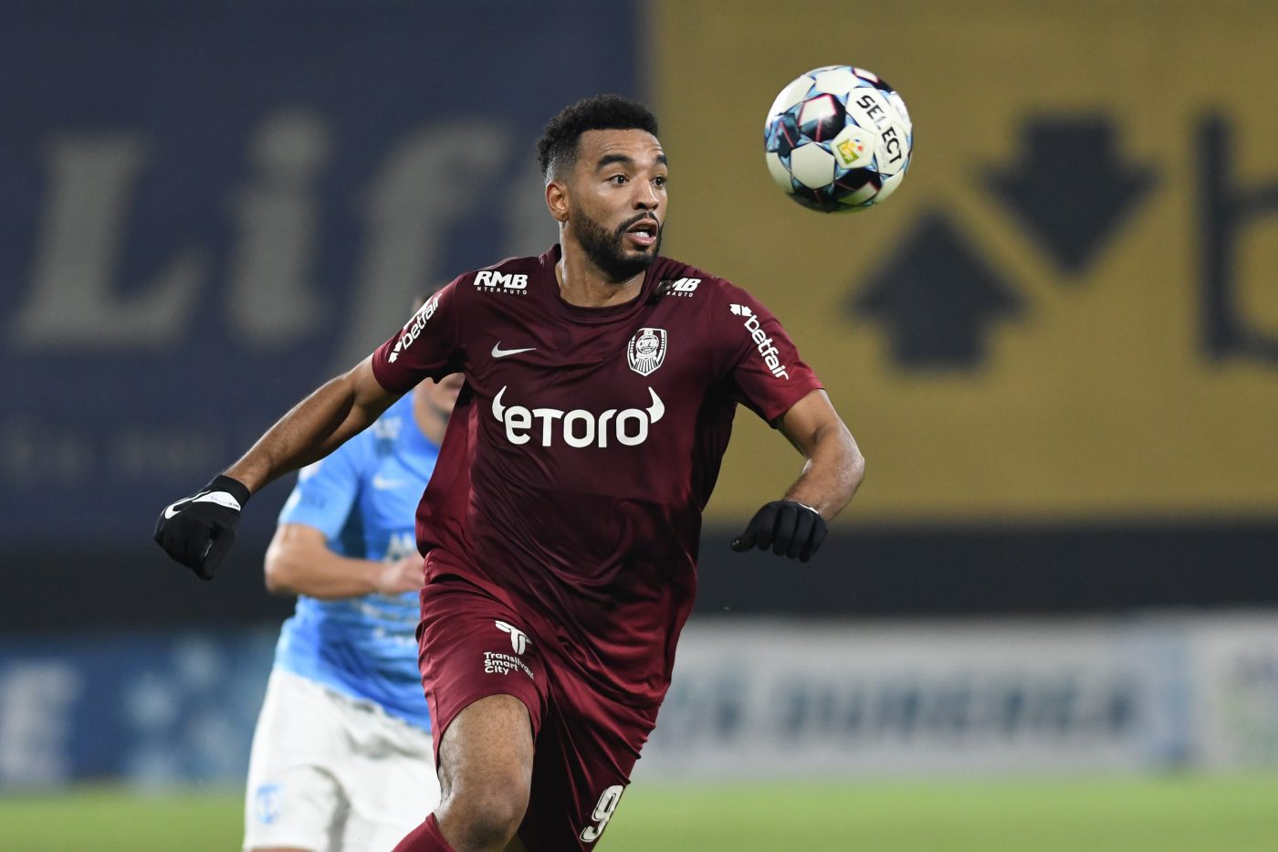 Femeia care a blocat transferul lui Billel Omrani la FCSB. „Are o parteneră de viață cu care se simte bine. Ne bucurăm!”