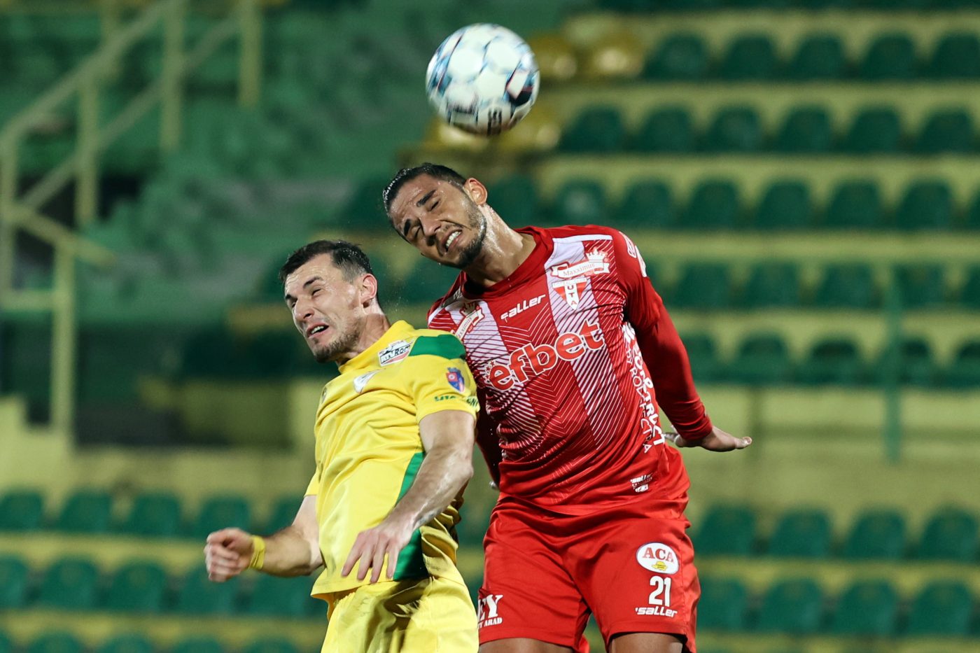 UTA Arad – CS Mioveni, ora 15:00, Live Video Online în etapa 30 din Liga 1. Miculescu este titular! Echipele de start