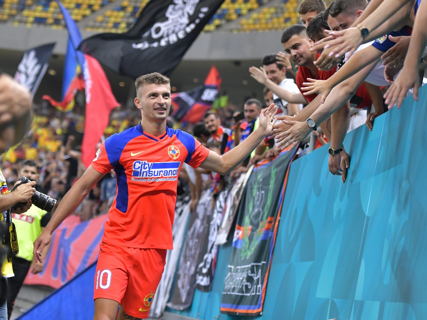 Ultimatum pentru Florin Tănase din partea suporterilor FCSB. „Să-și ceară scuze public!” Gigi Becali, amenințat de „Peluza Nord”