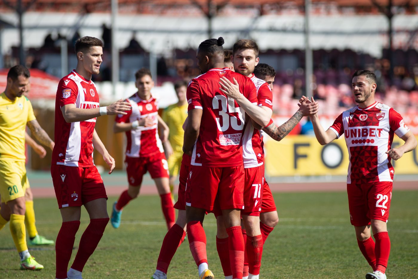 Prima victorie pentru Dusan Uhrin de la revenirea pe banca lui Dinamo! „Câinii” s-au impus cu 2-0 în fața moldovenilor de la Zimbru Chișinău | GALERIE FOTO