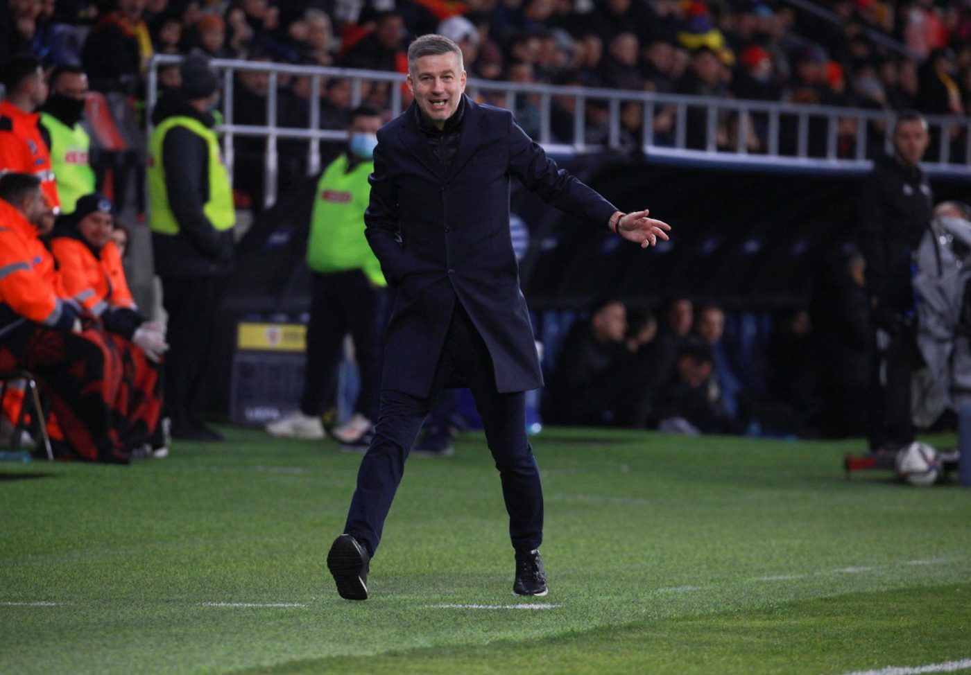 EDITORIAL DANIEL NAZARE | Nenea Edi, naționala nu e Fortuna Brazi și nici FC Vaslui!