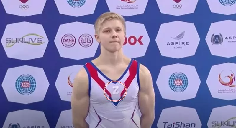 Decizia dură luată de FIG în privința gimnastului rus care a urcat pe podium cu însemnul tancurilor lui Vladimir Putin, pentru a-l sfida pe câștigătorul din Ucraina! Pentru ce va fi „judecat”