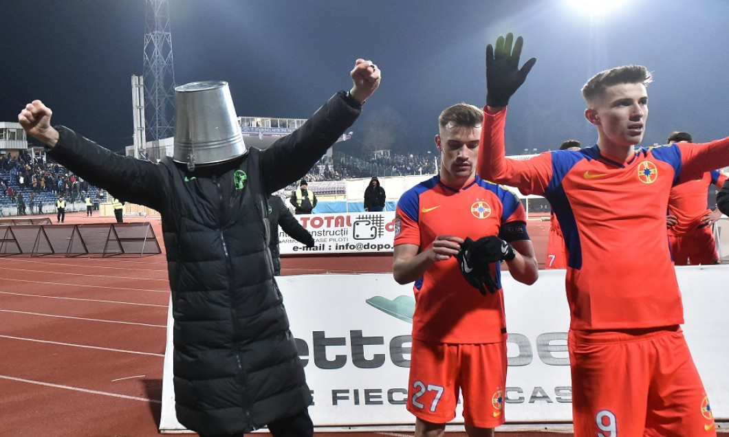 Mihai Stoica, ironizat după ce și-a pus găleata în cap după FC Argeș – FCSB: „Faceți dovada că e el! Ridicați-i capacul!” | VIDEO EXCLUSIV ProSport Live