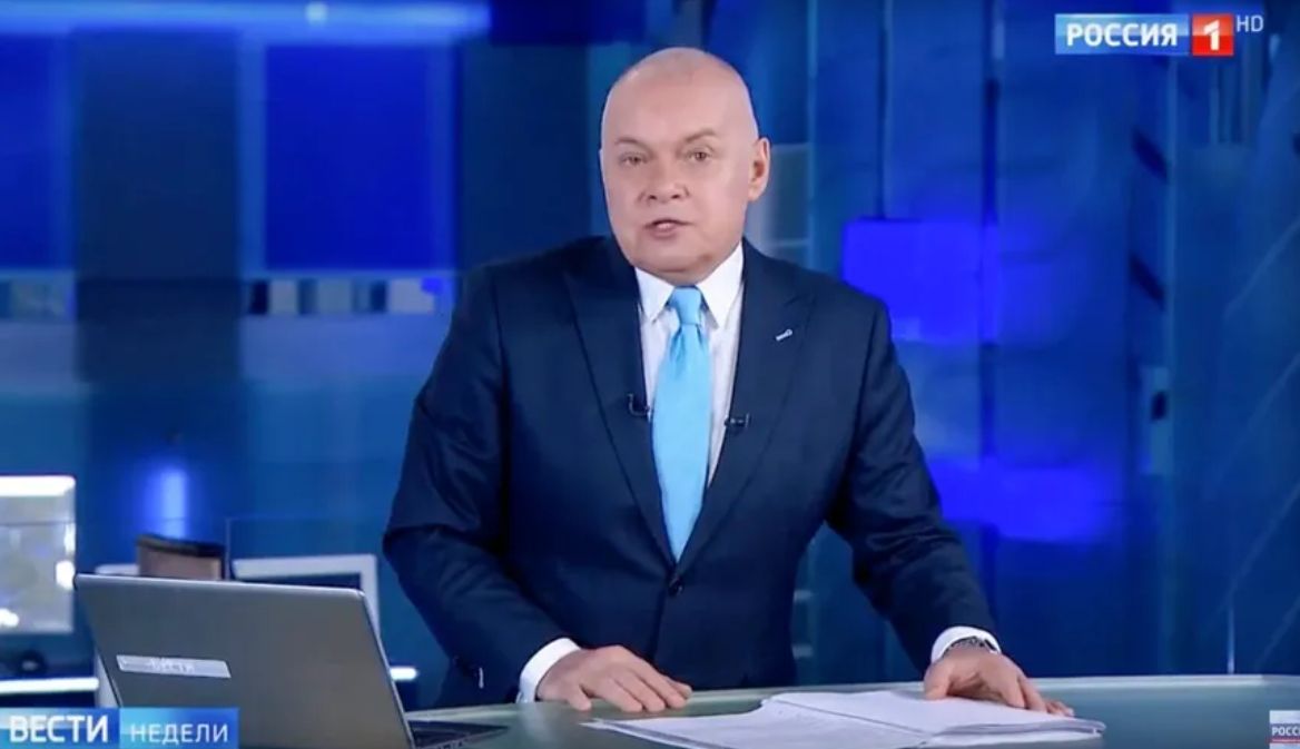 Prezentatorul televiziunii de stat a Rusiei a făcut un anunț tulburător, care i-a blocat pe toți cei care urmăreau emisiunea: „Avem 500 de focoase nucleare cu care putem distruge SUA și toată țările NATO! La ce ne mai trebuie o lume, dacă Rusia nu e în ea?”
