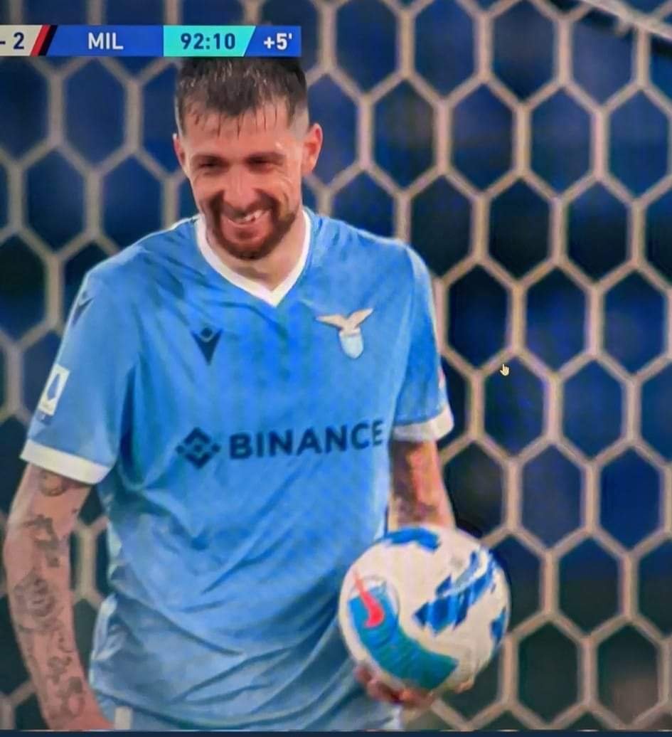 Scandal uriaș în Italia! Acerbi, acuzat că s-a bucurat la golul lui AC Milan! Fanii lui Lazio au răbufnit. „Om fără onoare, pleacă din Roma!” | VIDEO