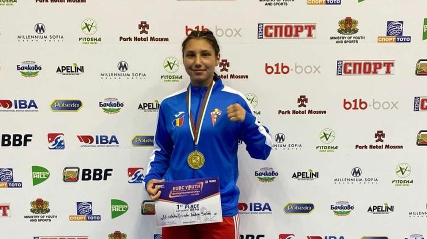 Și-a învins adversa într-un minut. Pugilista Andra Sebe a devenit campioană europeană de tineret!